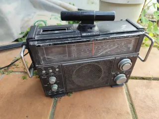 Radio Multibanda Intron con Cassette