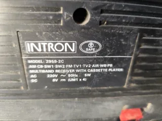 Radio Multibanda Intron con Cassette