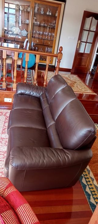 Sofá de piel chocolate impecable