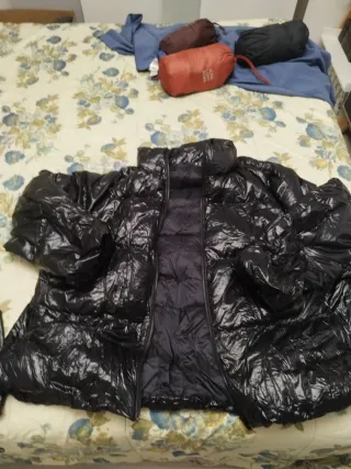 Chaqueta de plumas negra ultraligera