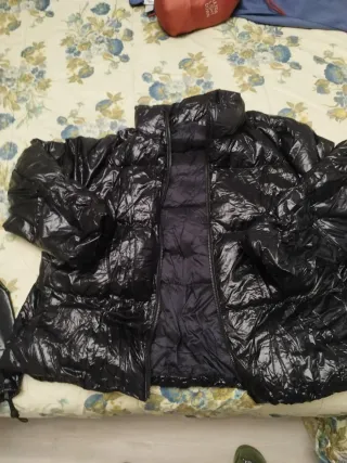 Chaqueta de plumas negra ultraligera