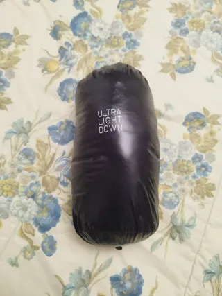 Chaqueta de plumas negra ultraligera