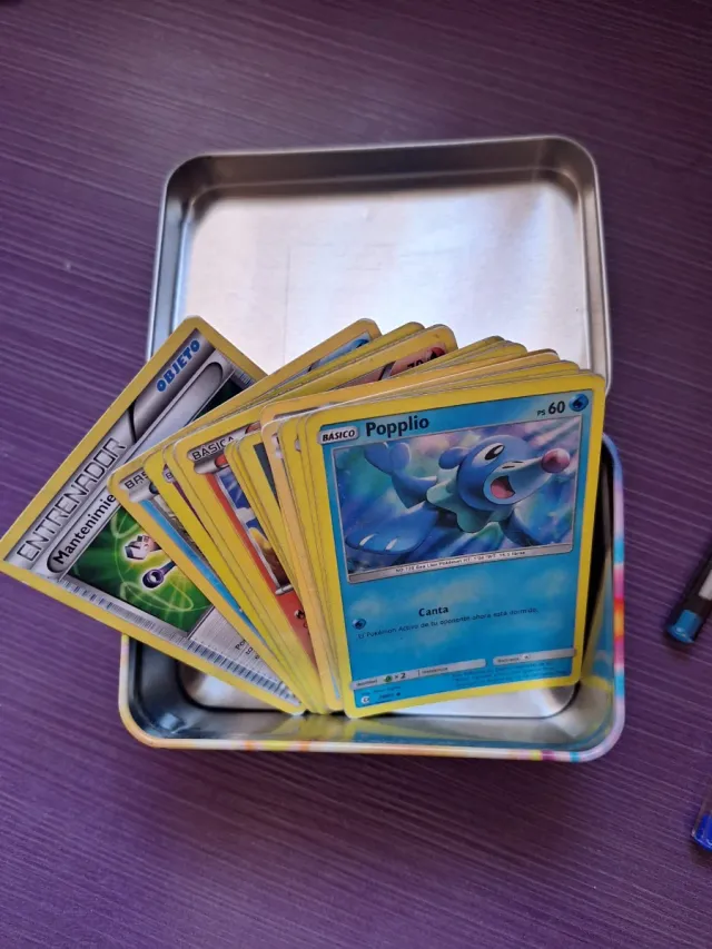 Caja Metálica Pokémon Evolving Skies