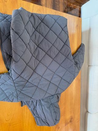 Plumífero gris acolchado