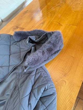 Plumífero gris acolchado