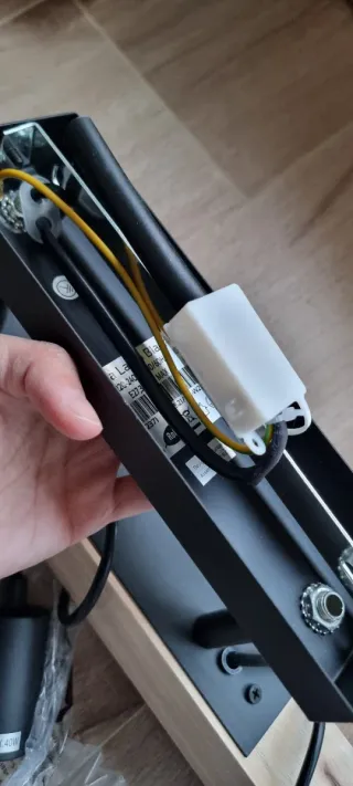 Lámpara SKLUM madera y metal negra