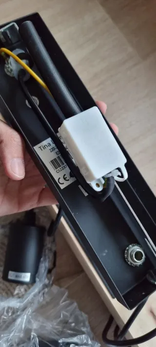 Lámpara SKLUM madera y metal negra