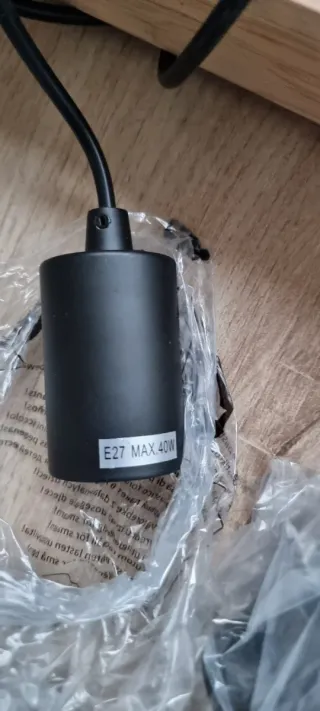 Lámpara SKLUM madera y metal negra