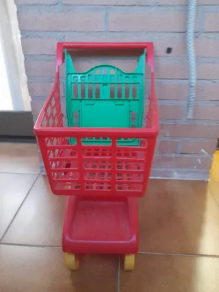 Carrito de compras de juguete rojo
