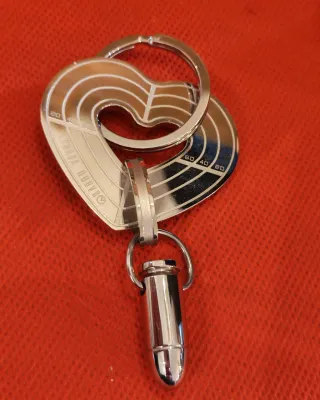 Portachiavi a forma di cuore metallico