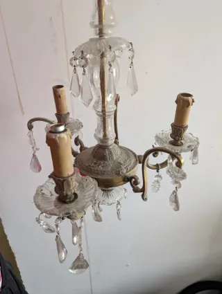 Lámpara de araña antigua de cristal