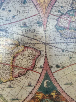 Mapa del Mundo Antiguo en puzzle con marco Madera