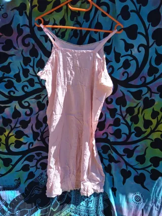 4 ABITI ESTIVI E 1 SALOPETTE CON SHORT: 1X2,5€