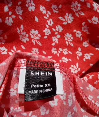 4 ABITI ESTIVI E 1 SALOPETTE CON SHORT: 1X2,5€