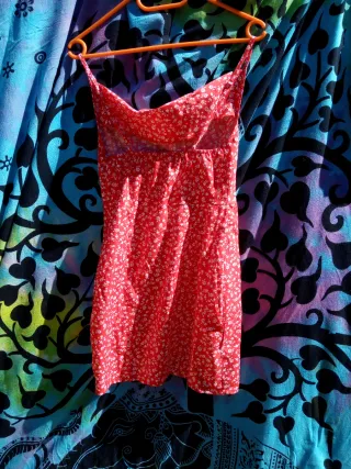 4 ABITI ESTIVI E 1 SALOPETTE CON SHORT: 1X2,5€