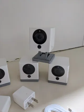 7 Cámaras de Vigilancia Blancas