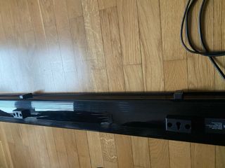 Barra de sonido envolvente negra