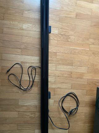 Barra de sonido envolvente negra