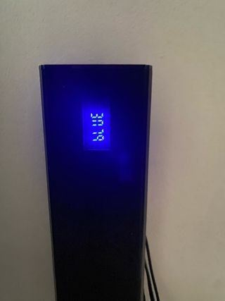 Barra de sonido envolvente negra