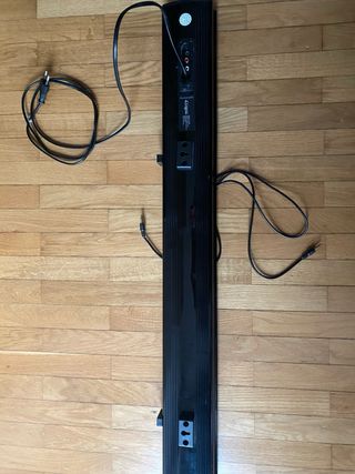 Barra de sonido envolvente negra