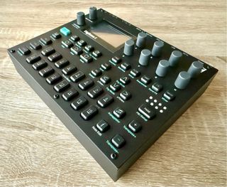 Elektron Digitone II + Decksaver, en garantía