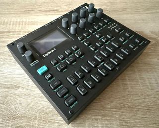 Elektron Digitone II + Decksaver, en garantía