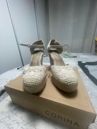 Zapatos cuña crochet beige