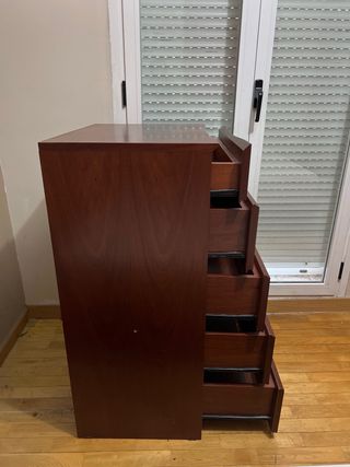 Cómoda alta de madera