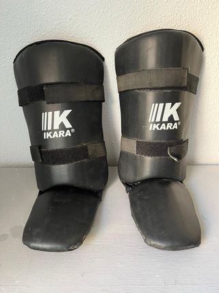 Guantes y espinilleras Kick Boxing Venum