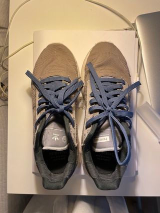 Tenis Adidas Beige y Azul Talla 40