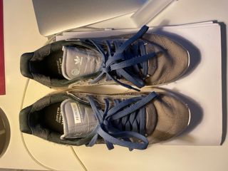 Tenis Adidas Beige y Azul Talla 40