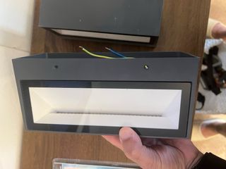 Lampada da muro grigia con vetro