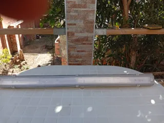 Lámpara de plástico blanca