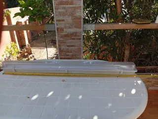 Lámpara de plástico blanca