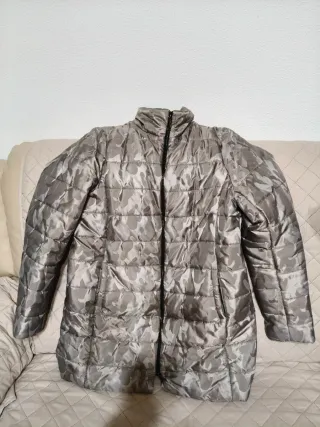 Chaqueta acolchada mujer camuflaje gris