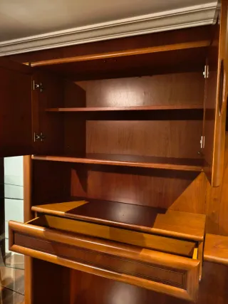 Conjunto de muebles de madera para comedor