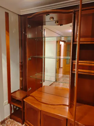 Conjunto de muebles de madera para comedor