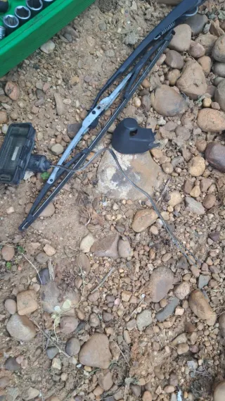 Luz matrícula y barra limpiaparabrisas