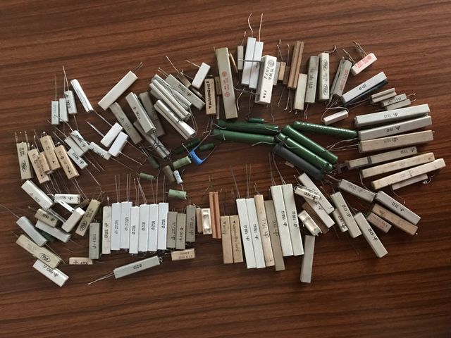 Lote Condensadores Cerámicos y Resistencias Vitrif