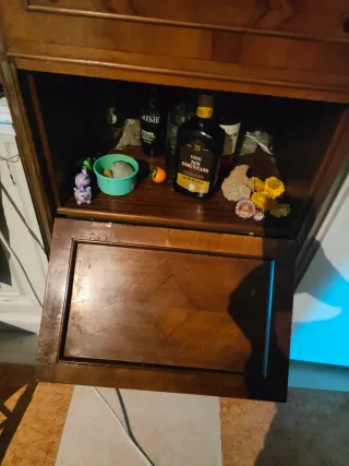 Bar antiguo marquetería singular