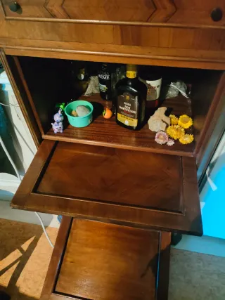 Bar antiguo marquetería singular