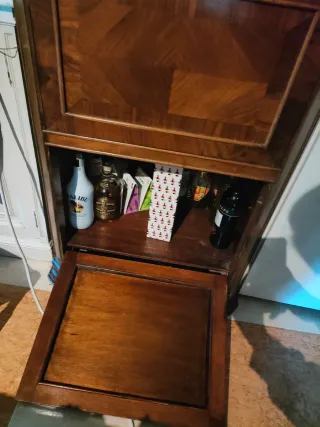 Bar antiguo marquetería singular