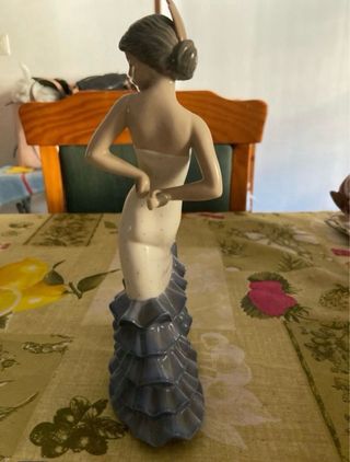 Figura mujer gitana flamenca de NAO de LLADRÓ.