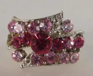 Anillo Diseño Bonito con Piedras Rosas