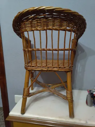 Silla infantil de mimbre