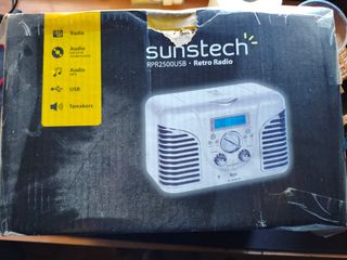 Radio CD Estilo Clásico Roja