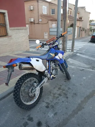 Yamaha Enduro 250cc Azul y Blanca