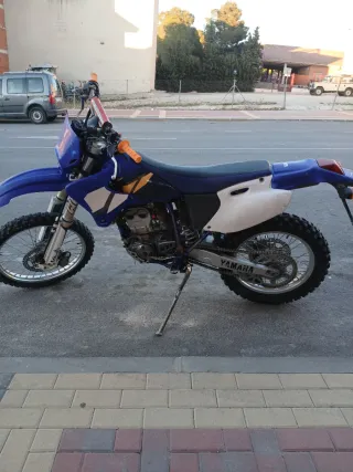 Yamaha Enduro 250cc Azul y Blanca