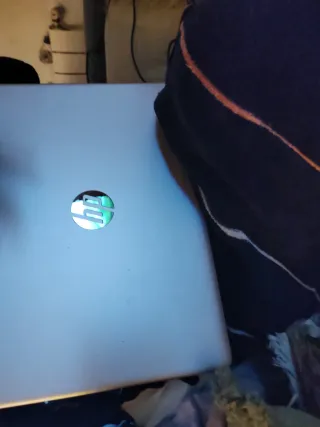 Portátil HP Ryzen Plata y Negro