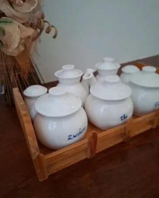 Set 7 Contenitori Ceramica con Vassoio Legno